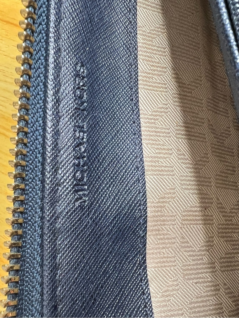 Michael Kors Jet Set Continental Zip Around Wallet/Wrist - Picture 7 of 16